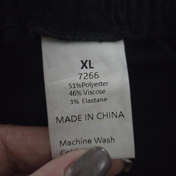 💚 2/$12 or 3/$17  PrettyGarden Black Vest & Shorts Set - Picture 6 of 9